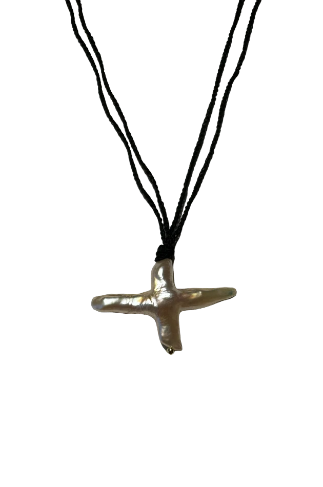 Collana con croce in madreperla 