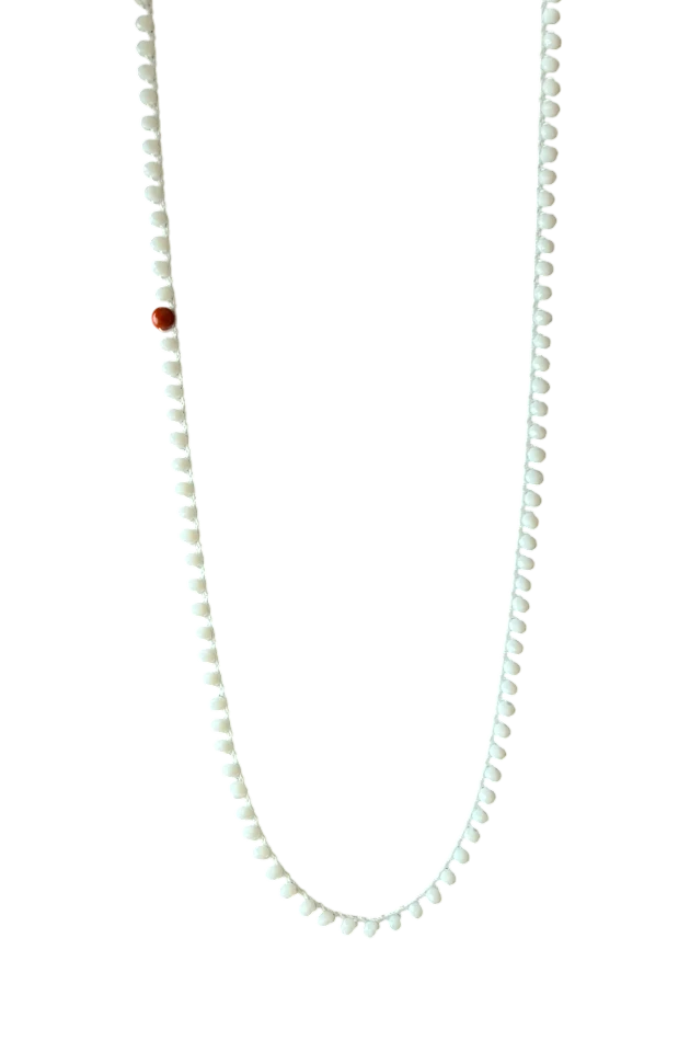 Girocollo bianco con perlina colorata