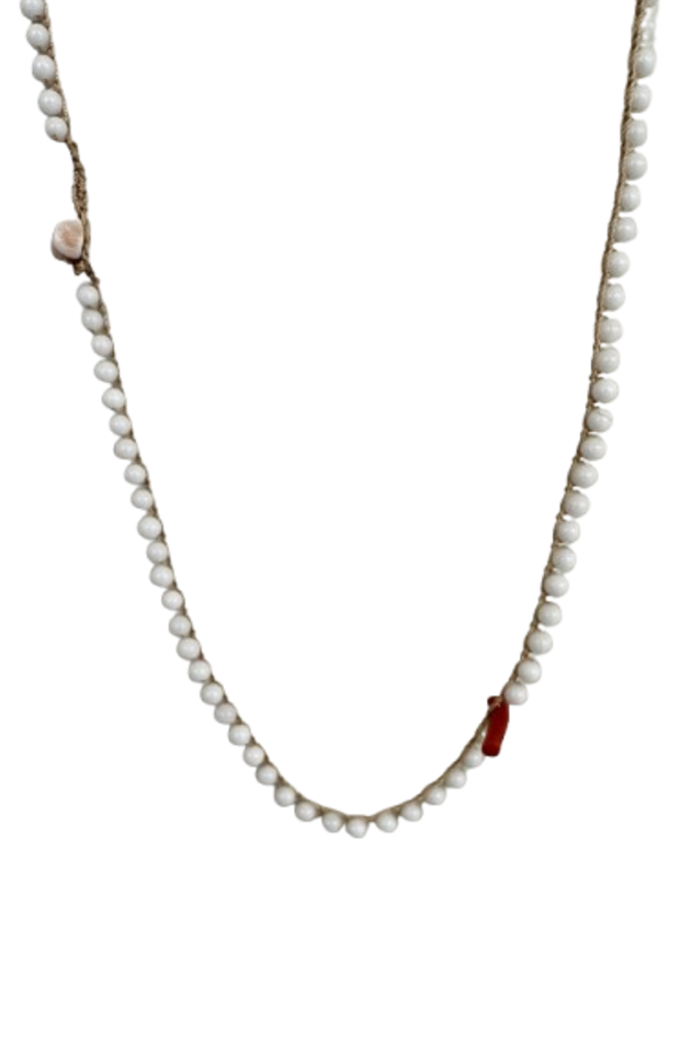 Girocollo bianco con corallo rosso