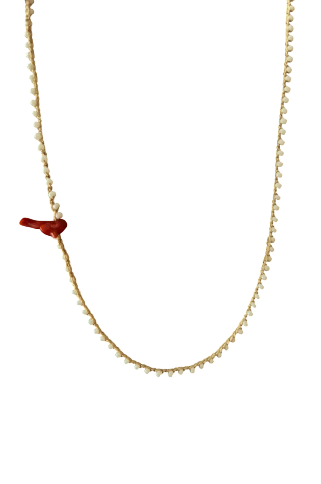Girocollo bianco con corallo rosso